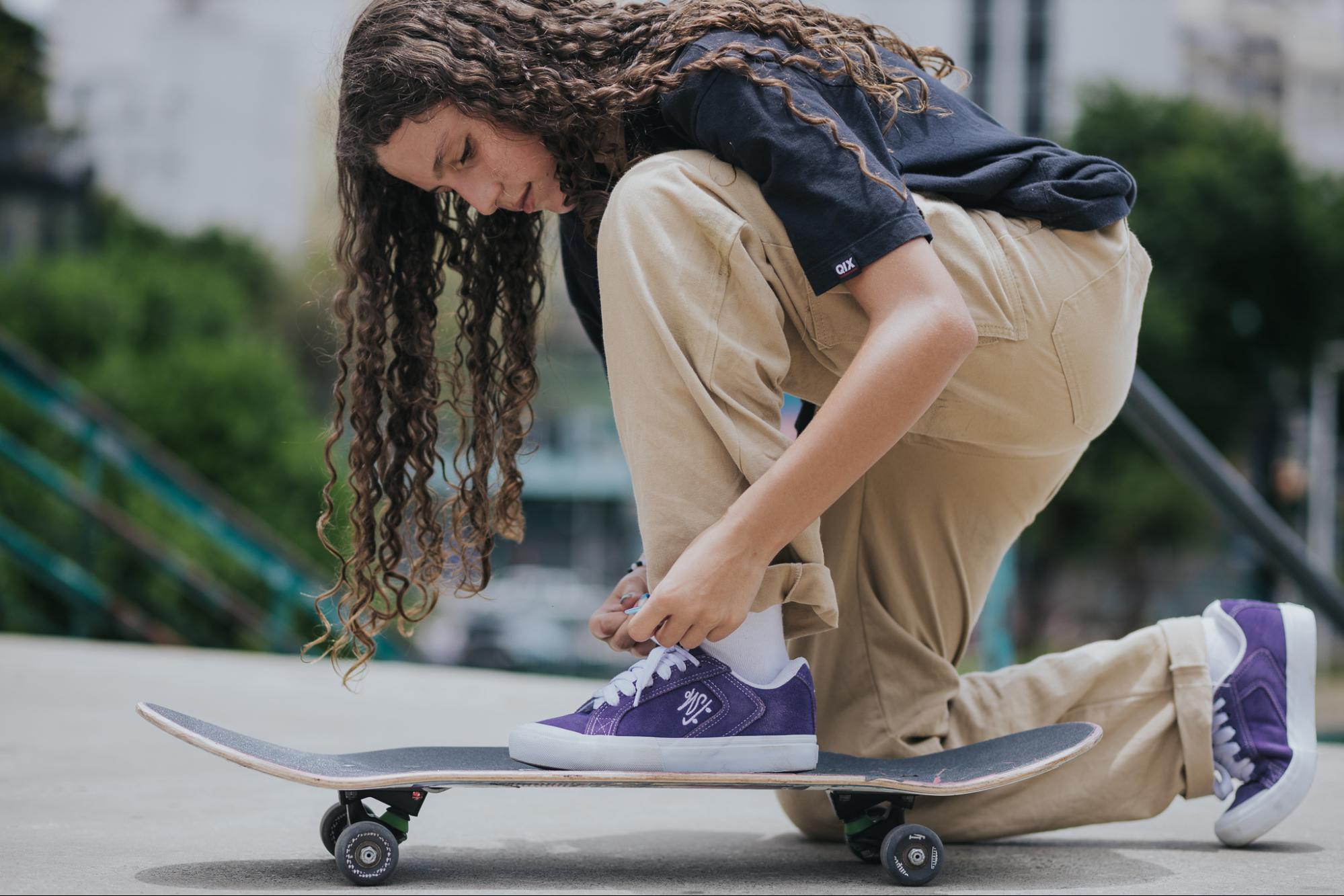 Streetwear feminino: ideias de looks e estilo skatista para mulheres