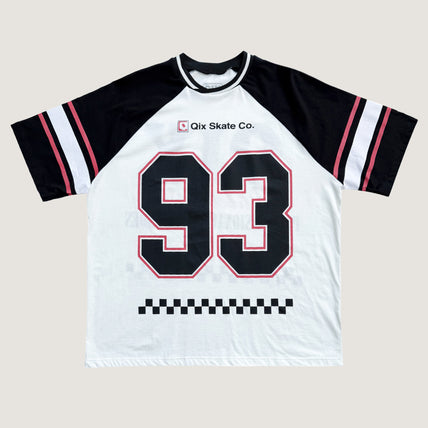 CAMISETA QIX RAGLAN SKATEBOARDS OFF WHITE E PRETO