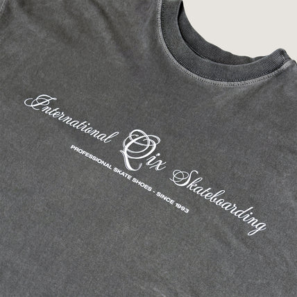 CAMISETA QIX BOX INTERNACIONAL SKATEBOARDS PRETO ESTONADO