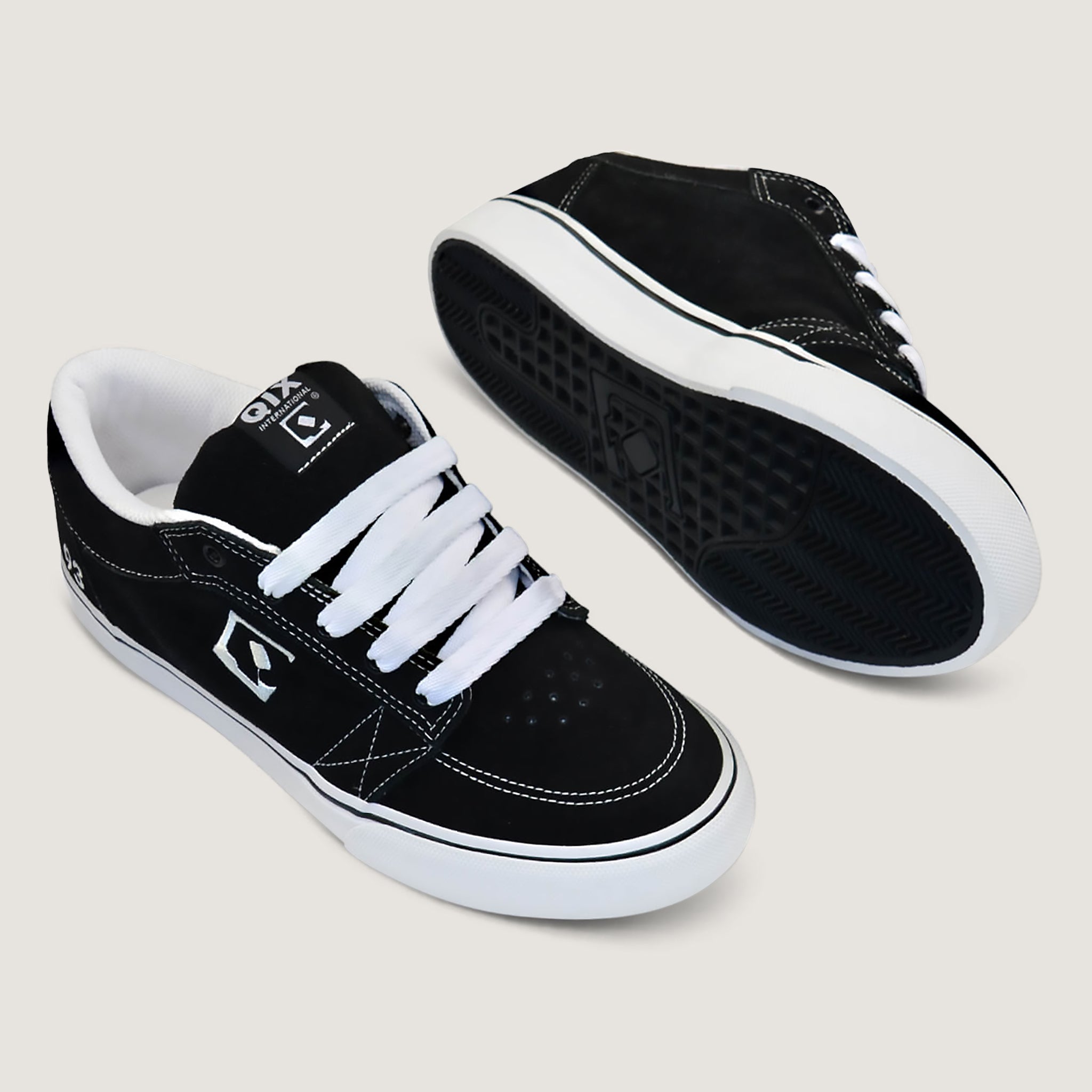 Tênis QIX 93 Ninety Three Vulcan 07 - Preto e Branco