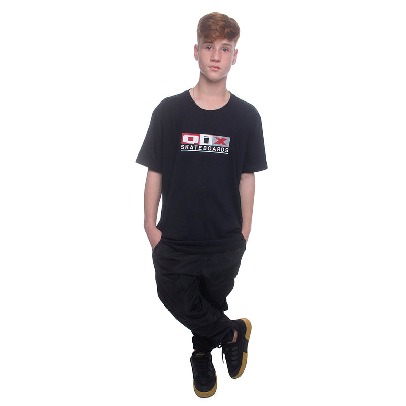 CAMISETA QIX SKATEBOARDS MONOGRAMA ORIGINAL PRETA