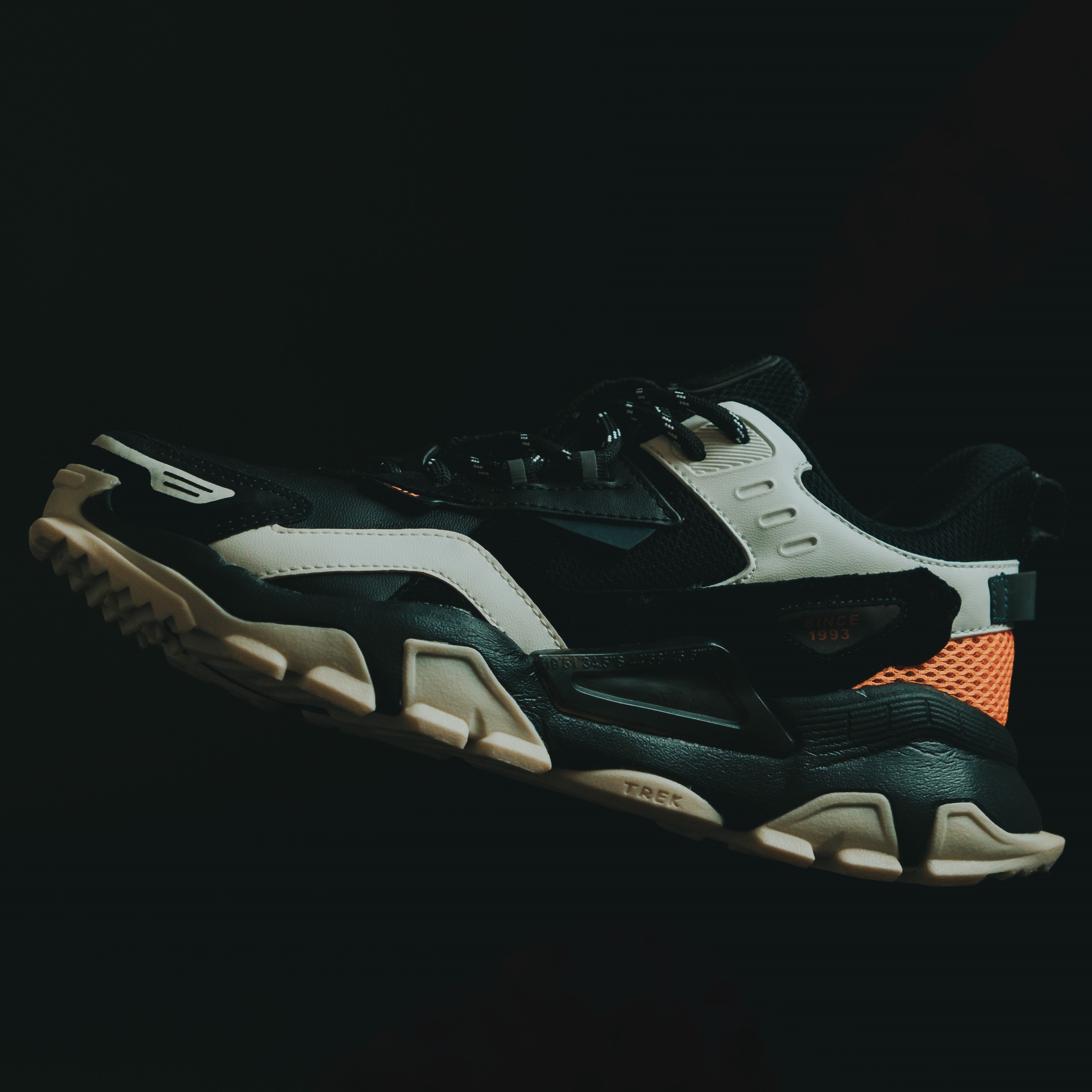 ギヨー　エクストラ　LA COUR Tênis Qix Trek Out Door Bege e Preto