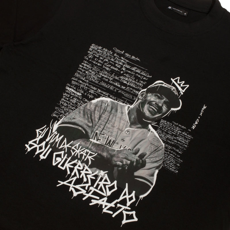 Camiseta Oversized Preta "Champagne e Água Benta"